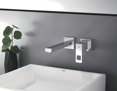 Chromuotas sieninė potinkinė praustuvo maišytuvas Grohe Eurocube su svirtimi ir dviejų angų montavimu.