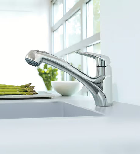 Chromuota virtuvinis maišytuvas Grohe Eurodisc su ištraukiamu dušeliu su pasukamu snapu