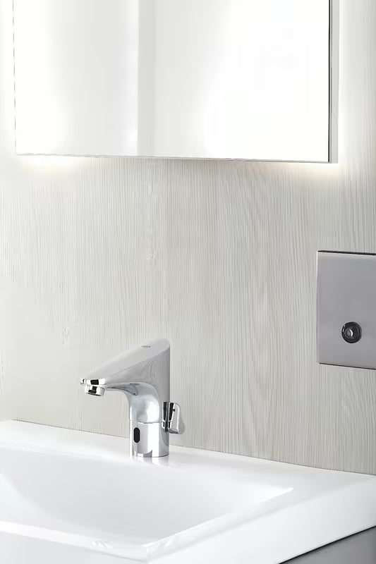 Chromuota sensorinė praustuvo maišytuvas Grohe Europlus su infraraudonųjų spindulių jutikliu