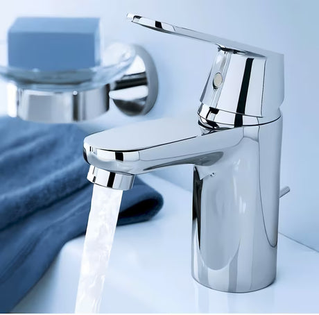Chromuotas praustuvo maišytuvas Grohe Eurosmart Cosmopolitan su svirtiniu valdymu ir vandens taupymo aeratoriumi