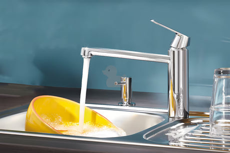 Chromuotas virtuvinis maišytuvas Grohe Eurosmart Cosmopolitan su vidutinio aukščio pasukamu snapu