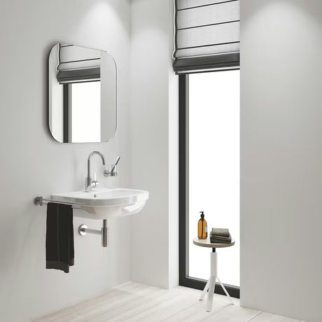Aukšta chromuotas praustuvo maišytuvas Grohe Eurosmart Cosmopolitan su pasukamu snapu ir svirtiniu valdymu.