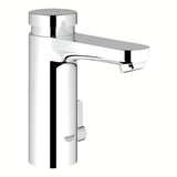 Chromuotas savaime užsidarantis praustuvo maišytuvas Grohe Eurosmart Cosmopolitan T su Grohe EcoJoy technologija.