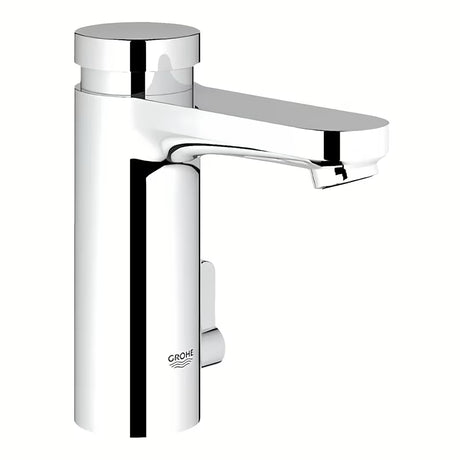 Chromuotas savaime užsidarantis praustuvo maišytuvas Grohe Eurosmart Cosmopolitan T su Grohe EcoJoy technologija.