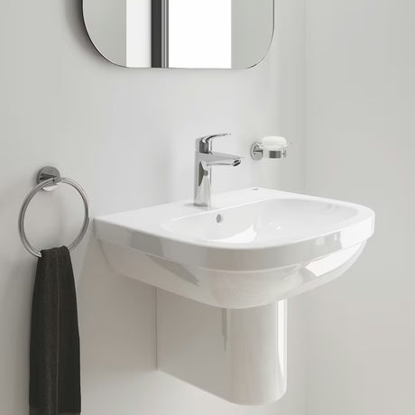 Chromo spalvos praustuvo maišytuvas Grohe Eurosmart New su svirtiniu valdymu ir ekonomišku 5,7 l/min srautu.
