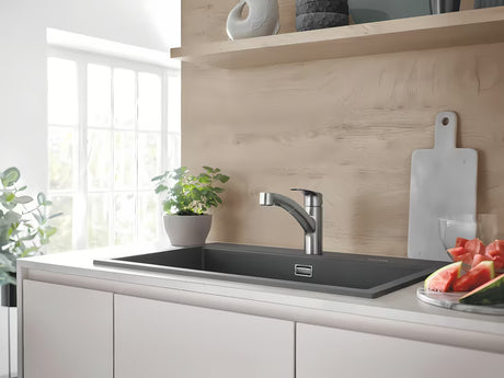 Svirtinis stovintis virtuvinis maišytuvas Grohe Eurosmart New supersteel spalvos su pasukamu snapu.