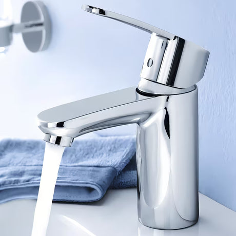Chromuotas praustuvo maišytuvas Grohe Eurostyle Cosmopolitan su svirtiniu valdymu ir taupia EcoJoy technologija.