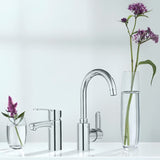 Chromuotas praustuvo maišytuvas Grohe Eurostyle Cosmopolitan su svirtiniu valdymu ir taupia EcoJoy technologija.