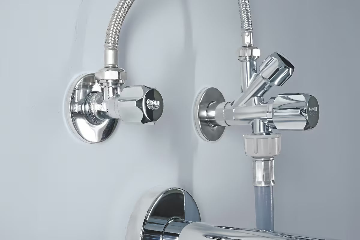 Kampinis ventilis Grohe pro montavimui ant sienos su atbuliniu vožtuvu ir metaline rozete.