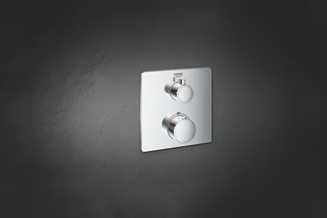 Chromo spalvos potinkinė termostatinė dušo maišytuvas Grohe Grohtherm pro viršutinio ir rankinio dušai valdymui.