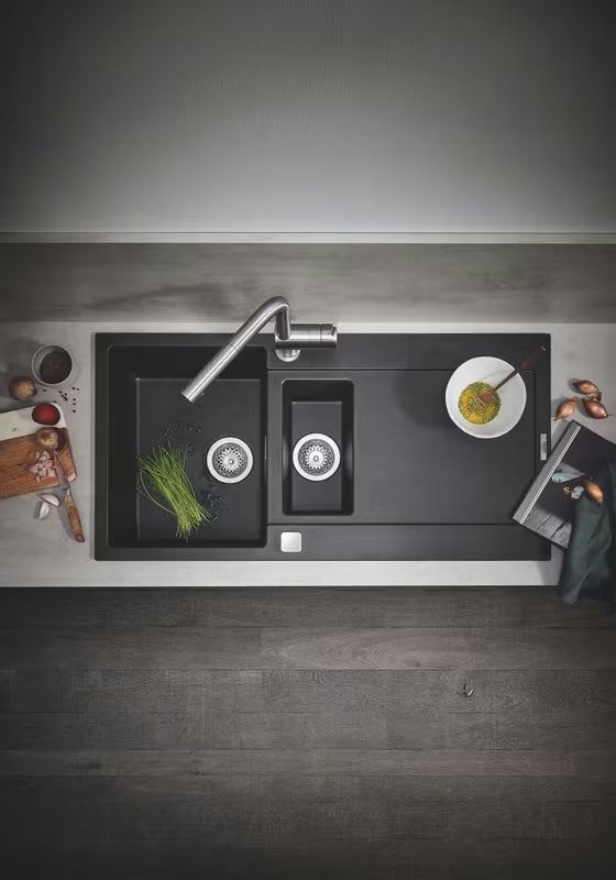 Virtuvinis maišytuvas Grohe Minta, supersteel spalvos, su pasukamu L formos snapu ir ištraukiama dušo galvute.