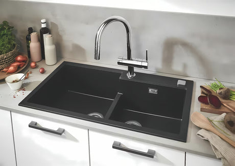 Chromo spalvos virtuvinis maišytuvas Grohe Minta su aukštu pasukamu snapu ir ištraukiama dušelio galvute