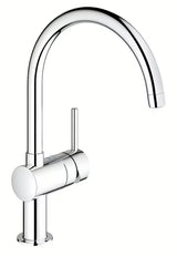 Chromo spalvos virtuvinis maišytuvas Grohe Minta su pasukamu C formos snapu pro patogiam naudojimui virtuvėje.