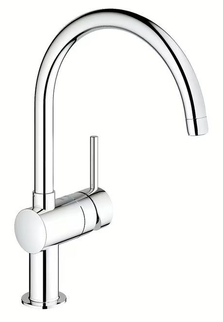 Chromo spalvos virtuvinis maišytuvas Grohe Minta su pasukamu C formos snapu pro patogiam naudojimui virtuvėje.