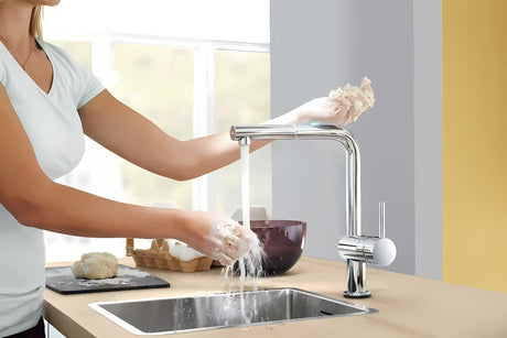 Chromo spalvos sensorinė virtuvinis maišytuvas Grohe Minta Touch su pasukamu L formos snapu ir ištraukiamu aeratoriumi