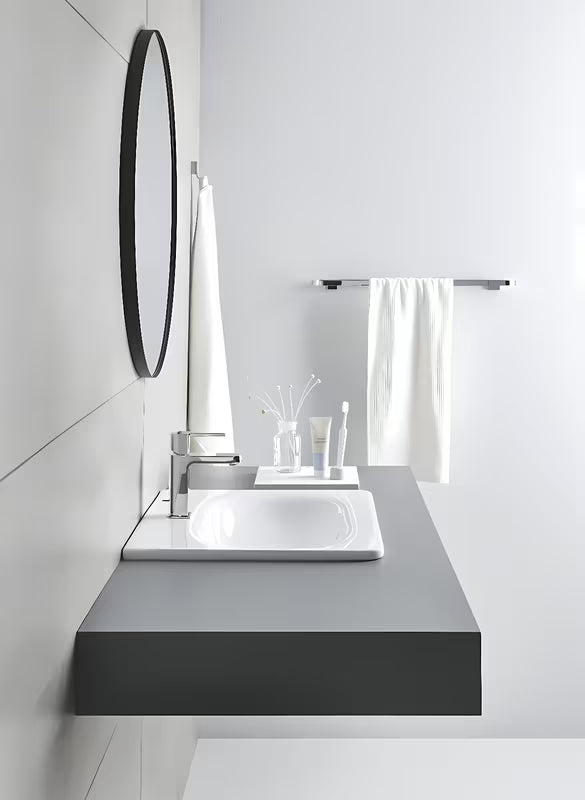 Chrominis kabliukas chalatui Grohe Selection su paslėptu tvirtinimu ir patvariu Grohe StarLight paviršiumi.