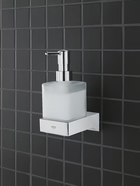 Chromuotas skysto muilo dozatorius Grohe Selection Cube be laikiklio su stikline talpa