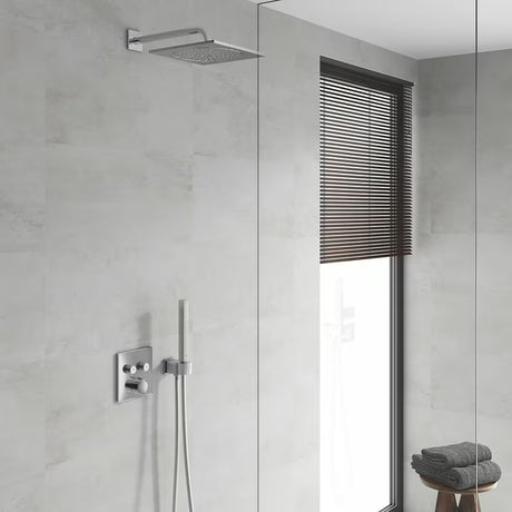 Potinkinė dušo maišytuvas Grohe Smart Control chromo spalvos, su smartcontrol valdymu ir dviem išvadais.