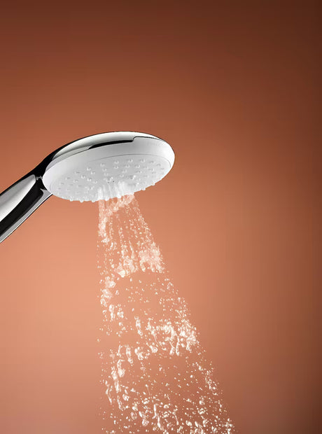 Dušo komplektas Grohe Tempesta chromo spalvos su stovu, metaline žarna ir lentynėle GROHE EasyReach