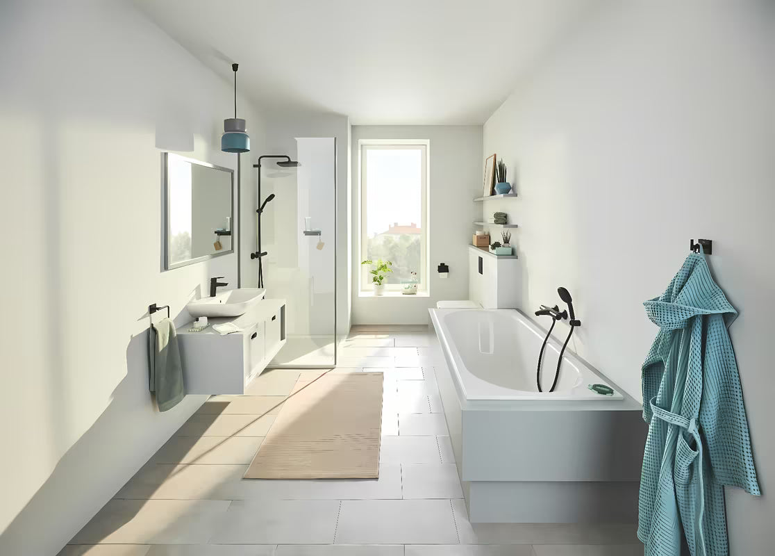 Dušo komplektas Grohe Vitalio Comfort 110 matinės juodos spalvos su rankiniu dušu, 1750 mm žarna ir sieniniu laikikliu.
