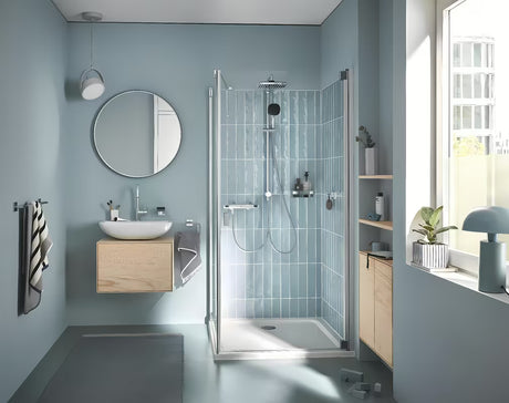 Dušo sistema Grohe Vitalio Comfort System chromo spalvos su viršutiniu ir rankiniu dušu