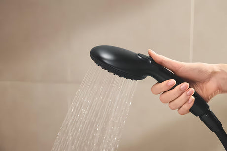 Matinės juodos spalvos dušo sistema Grohe Vitalio Start 250 su termostatiniu maišytuvu su viršutiniu ir rankiniu dušu
