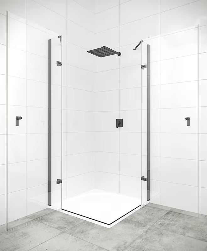Kvadratinė dušo kabina Hüppe Strike New 90x90 cm su skaidriu stiklu ir matinės juodos spalvos profiliais.