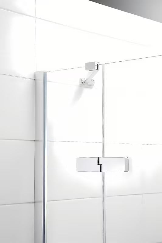 Dušo durys Hüppe Strike New 90 cm su skaidriu stiklu ir chromo profiliu, berėmis modelis.