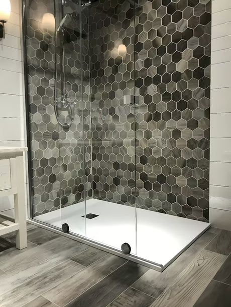 Walk in Dušo-Sienelė Hüppe Xtensa pure 180 cm blizgaus chromo spalvos su skaidriu stiklu be dekoro.