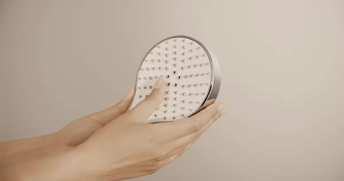 Chromo spalvos rankinio dušo komplektas Hansa Viva su rankiniu dušu su trimis srovėmis ir 1250 mm dušo žarna.