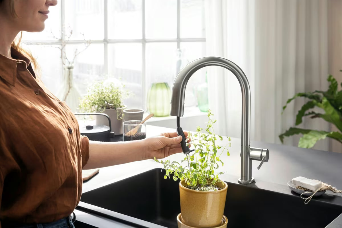 Virtuvinis plautuvės maišytuvas Hansgrohe Aqittura nerūdijančio plieno išvaizdos su filtru, su ištraukiamu snapu ir sBox