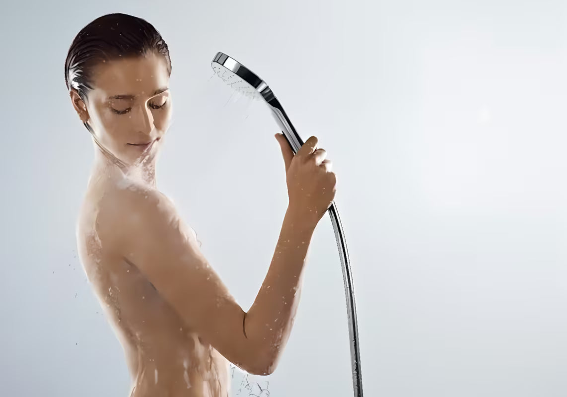 Hansgrohe Croma Select rankinio dušo komplektas baltos ir chromo spalvos, su 110 mm rankiniu dušu ir Select mygtuku