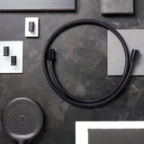 Tekstilinė dušo žarna hansgrohe Designflex 2 m, matinės juodos spalvos, su universalia G ½ jungtimi.