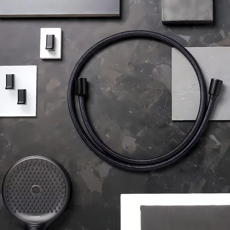 Tekstilinė dušo žarna hansgrohe Designflex 2 m, matinės juodos spalvos, su universalia G ½ jungtimi.