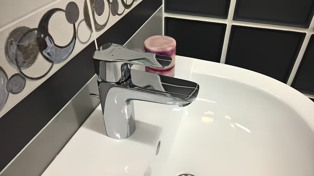 Chromuota svirtinis stovintis praustuvo maišytuvas Hansgrohe HG248 su praustuvo dugno vožtuvas