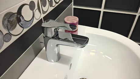 Chromuota svirtinis stovintis praustuvo maišytuvas Hansgrohe HG248 su praustuvo dugno vožtuvas
