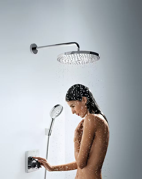 Viršutinis dušas hansgrohe Raindance Select S 300 2jet su dušo laikikliu, chromo spalvos pro montavimas ant sienos.