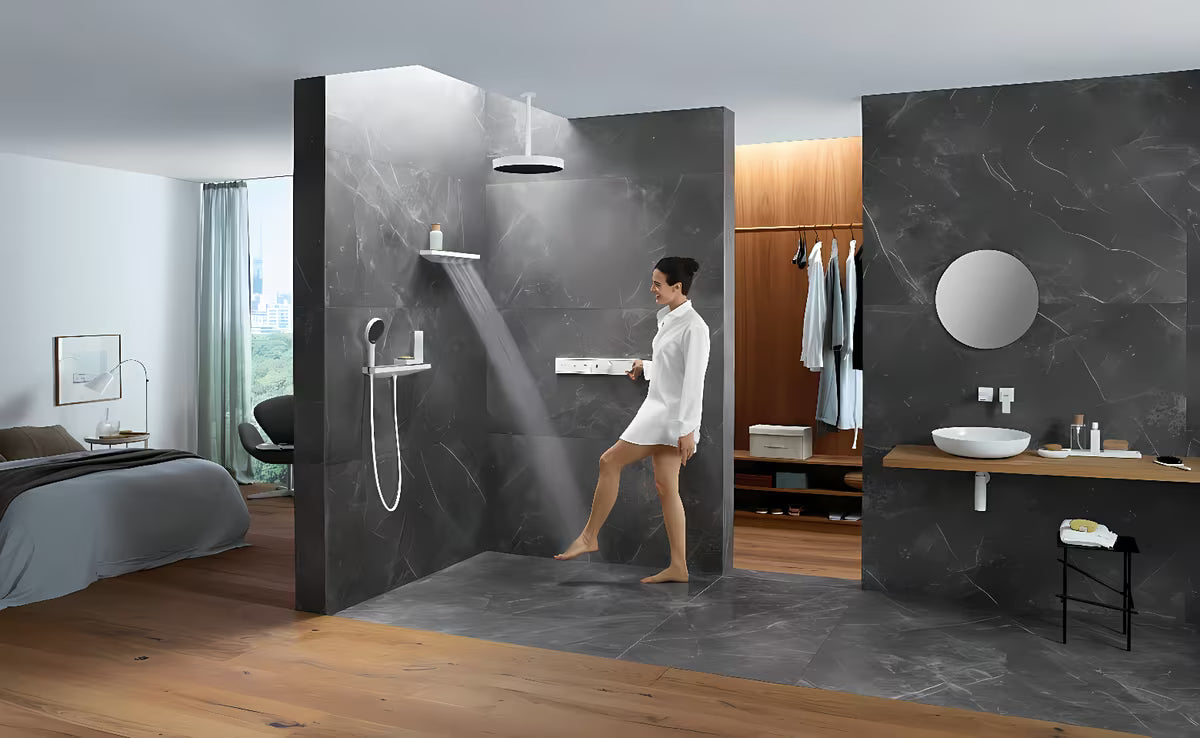 Rankinis dušas Hansgrohe Rainfinity 130 3jet matinės baltos spalvos su antracitine dušo galvutės plokštele