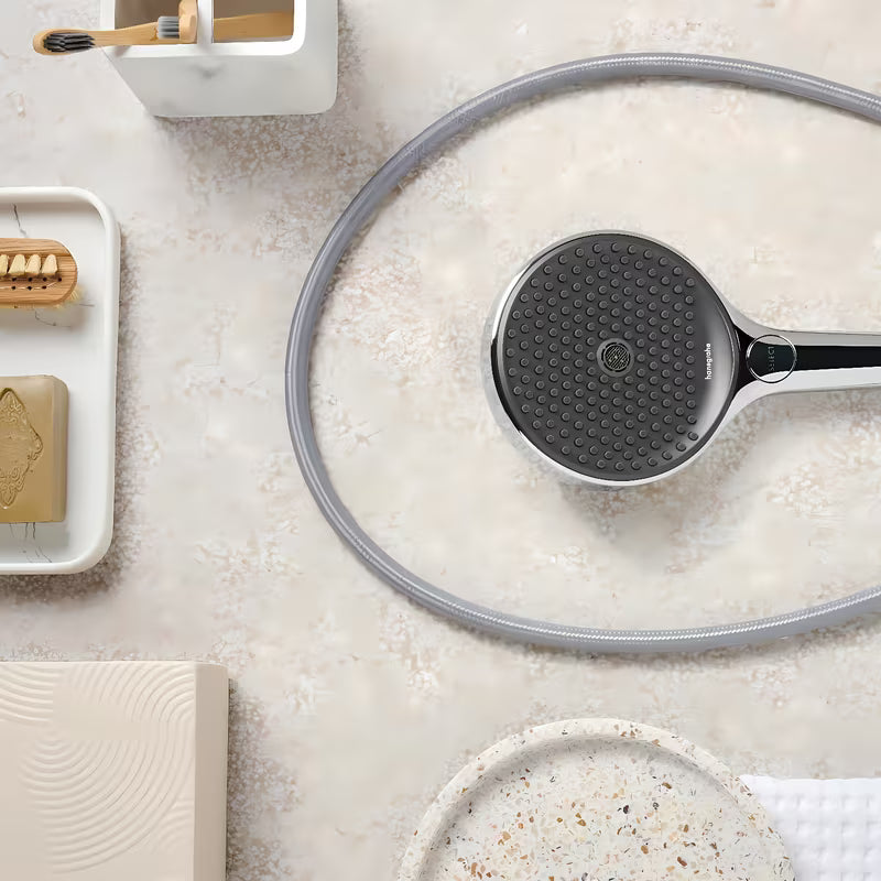 Chromuotas dušo komplektas Hansgrohe Rainfinity 130 EcoSmart su dušo stovu ir tekstiline žarna Designflex