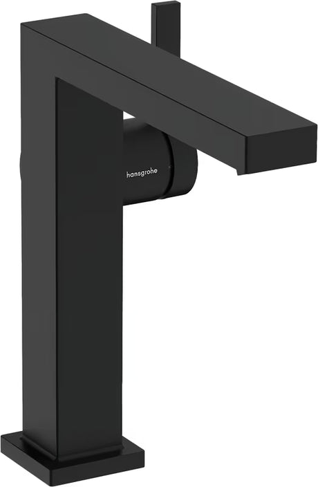 Matinės juodos spalvos svirtinis praustuvo maišytuvas Hansgrohe Tecturis E su šonine rankenėle ir kampuotu dizainu.