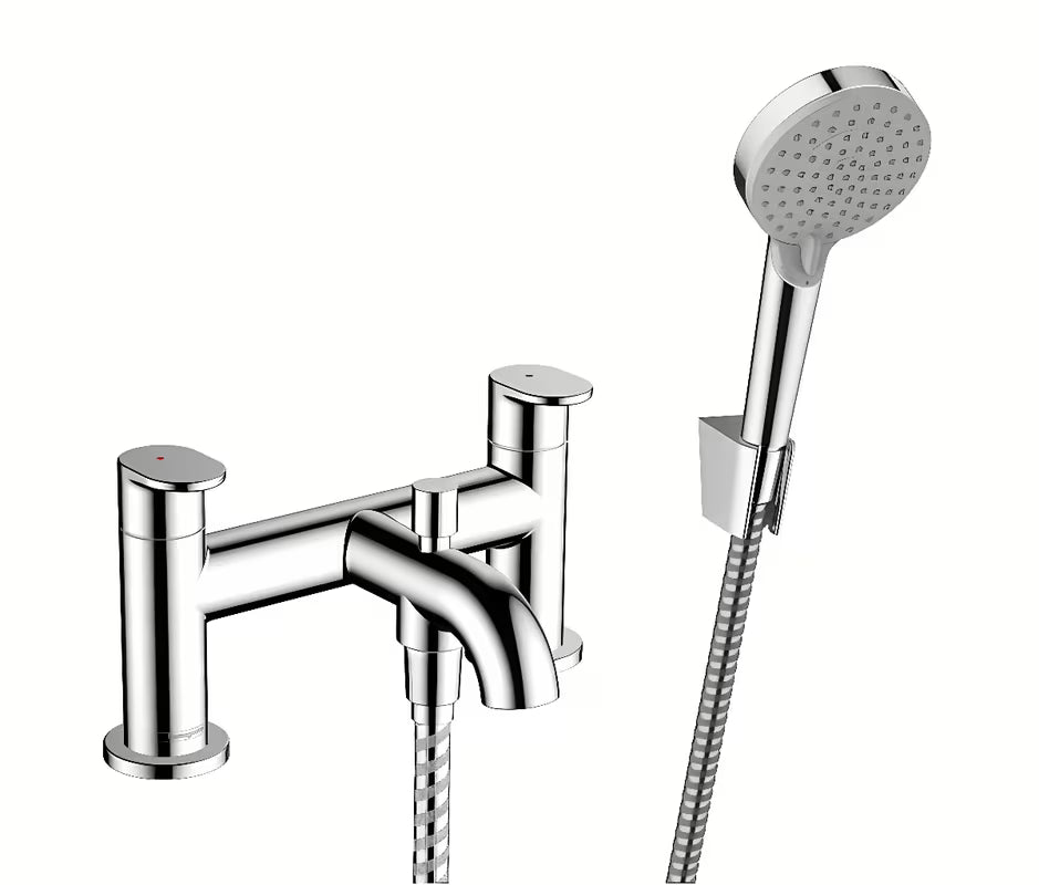 Chromo spalvos vonios maišytuvas ant vonios krašto Hansgrohe Vernis Blend su dušo komplektu ir rankiniu dušeliu.