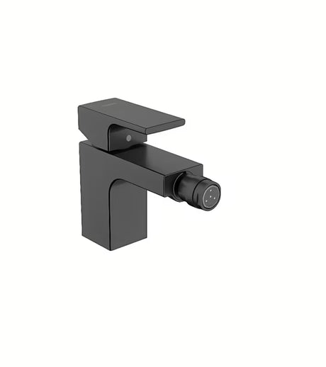 Bidė svirtinis maišytuvas Hansgrohe Vernis Shape matinės juodos spalvos su praustuvo dugno vožtuvas ir su ergonomiška rankenėle.