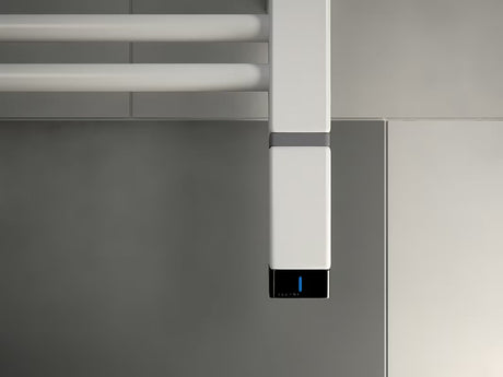 Balta blizgi elektrinė kaitinimo elementas House Level One pro vonios kambario rankšluosčių džiovintuvas