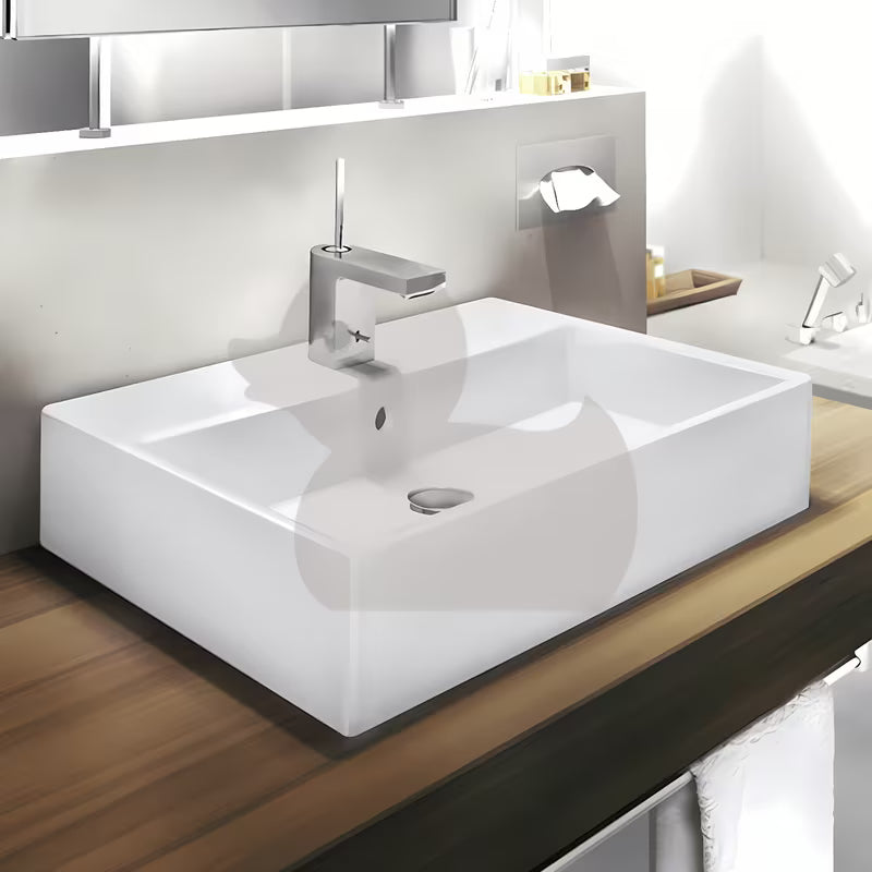 Ideal Standard Strada pakabinami kampuotas baltos spalvos praustuvas su anga maišytuvui centre