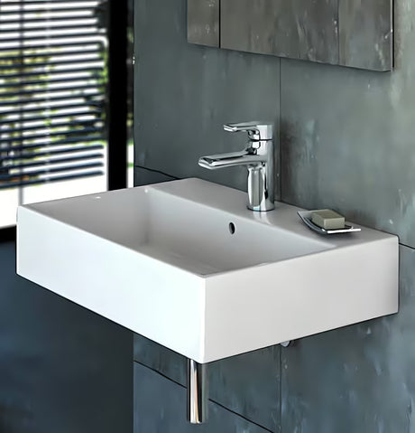 Baltas keraminis pakabinamas praustuvas Ideal Standard Strada 71x42 cm su anga pro maišytuvui per vidurį.