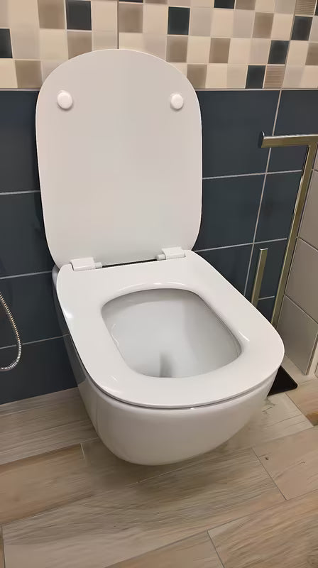 Baltas pakabinamas KLOZETAS Ideal Standard Tesi su AquaBlade technologija ir sėdyne su softclose