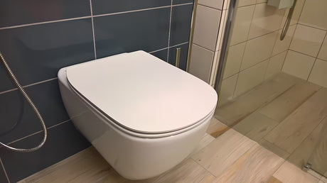 Baltas pakabinamas KLOZETAS Ideal Standard Tesi su AquaBlade technologija ir sėdyne su softclose