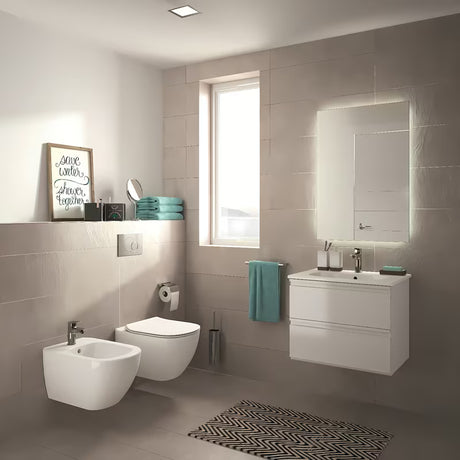 Baltas pakabinamas KLOZETAS Ideal Standard Tesi su AquaBlade technologija ir sėdyne su softclose