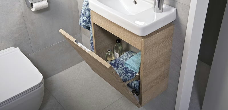 Jika Cubito su nesenstančiu dizainu moderniam vonios kambariui