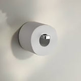 Chromuotas sieninis tualetinio popieriaus laikiklis Keuco Moll, pasižymintis paprastu elegantišku dizainu.